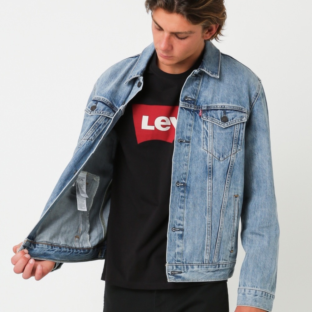 SOLD 🚫 Levi’s Jean Denim Jacket